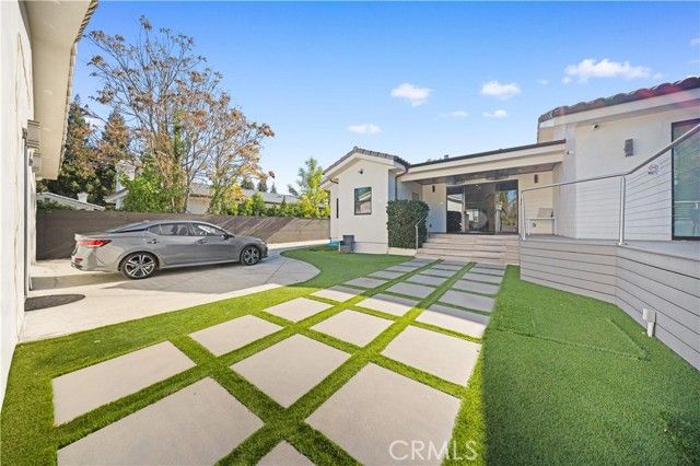 22913 Burbank, Woodland Hills (los Angeles), CA 91367