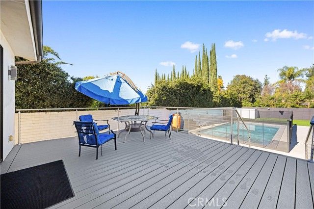 22913 Burbank, Woodland Hills (los Angeles), CA 91367