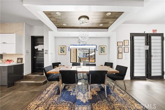 22913 Burbank, Woodland Hills (los Angeles), CA 91367