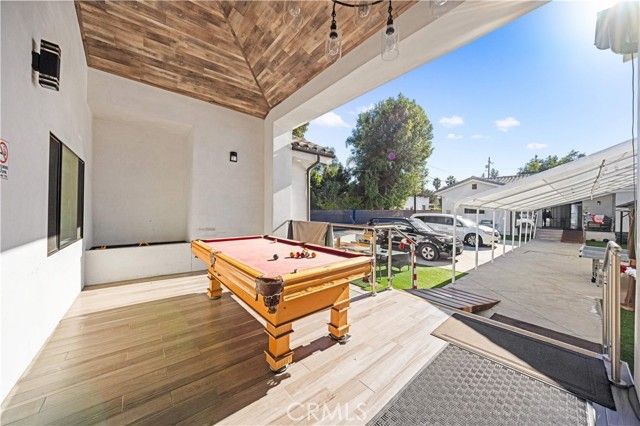 22913 Burbank, Woodland Hills (los Angeles), CA 91367