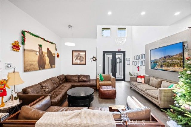 22913 Burbank, Woodland Hills (los Angeles), CA 91367