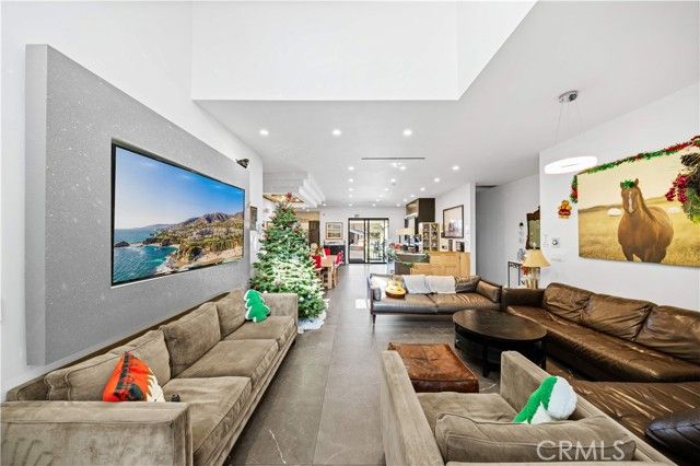 22913 Burbank, Woodland Hills (los Angeles), CA 91367