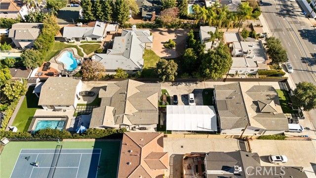 22913 Burbank, Woodland Hills (los Angeles), CA 91367