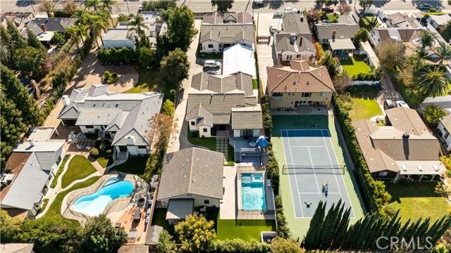 22913 Burbank, Woodland Hills (los Angeles), CA 91367