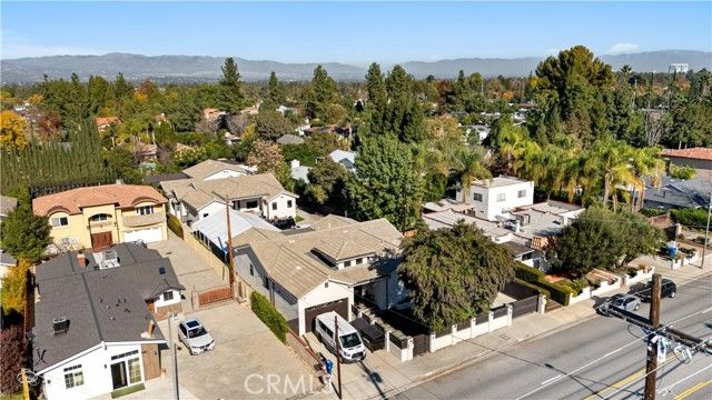 22913 Burbank, Woodland Hills (los Angeles), CA 91367
