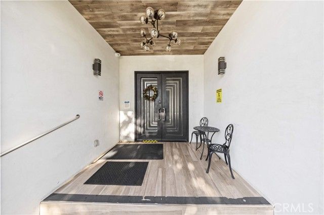 22913 Burbank, Woodland Hills (los Angeles), CA 91367