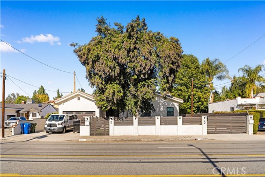 22913 Burbank, Woodland Hills (los Angeles), CA 91367