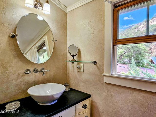 634 TOMBSTONE Canyon, Bisbee, AZ 85603