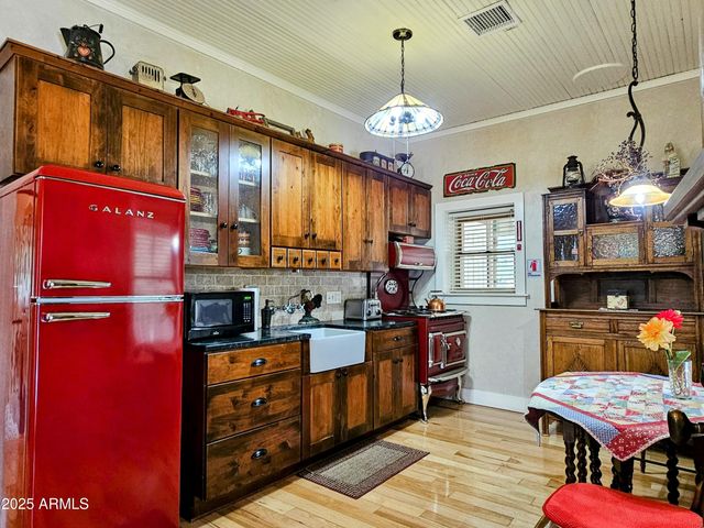 634 TOMBSTONE Canyon, Bisbee, AZ 85603