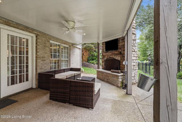 14802 Huntridge Cir, Louisville, KY 40245