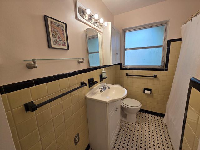 725 NW 33RD AVENUE, Gainesville, FL 32609