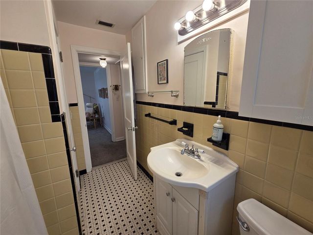 725 NW 33RD AVENUE, Gainesville, FL 32609