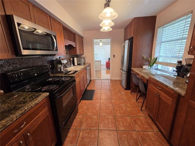 725 NW 33RD AVENUE, Gainesville, FL 32609