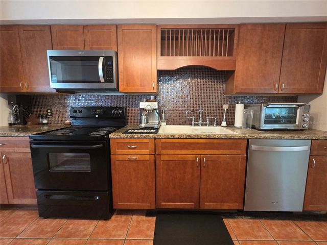 725 NW 33RD AVENUE, Gainesville, FL 32609