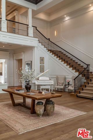 2571 Wallingford Drive, Beverly Hills, CA 90210