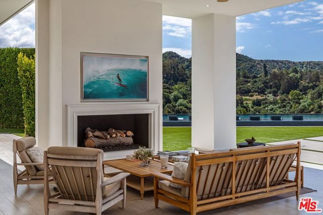 2571 Wallingford Drive, Beverly Hills, CA 90210