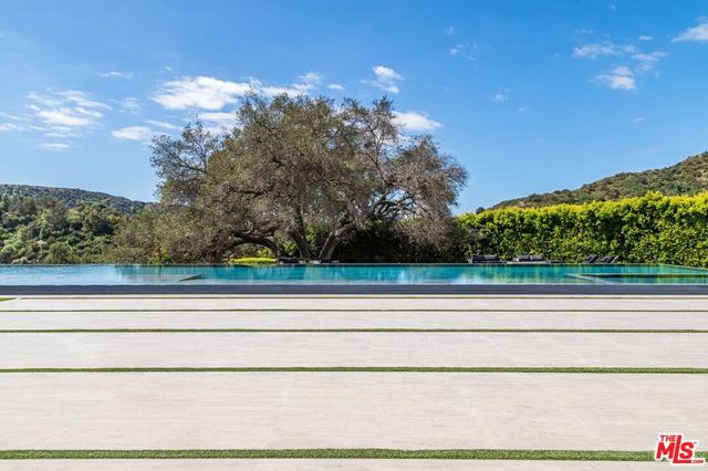 2571 Wallingford Drive, Beverly Hills, CA 90210