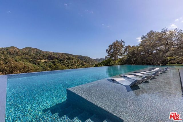 2571 Wallingford Drive, Beverly Hills, CA 90210