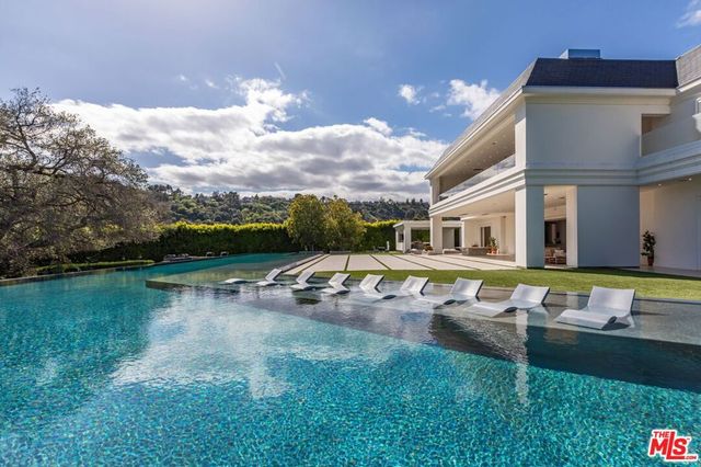2571 Wallingford Drive, Beverly Hills, CA 90210