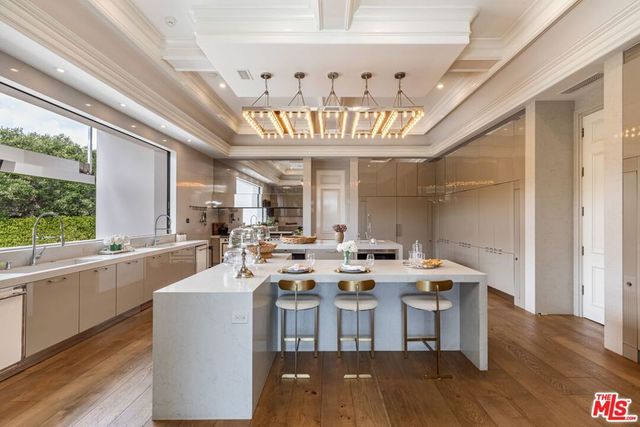 2571 Wallingford Drive, Beverly Hills, CA 90210