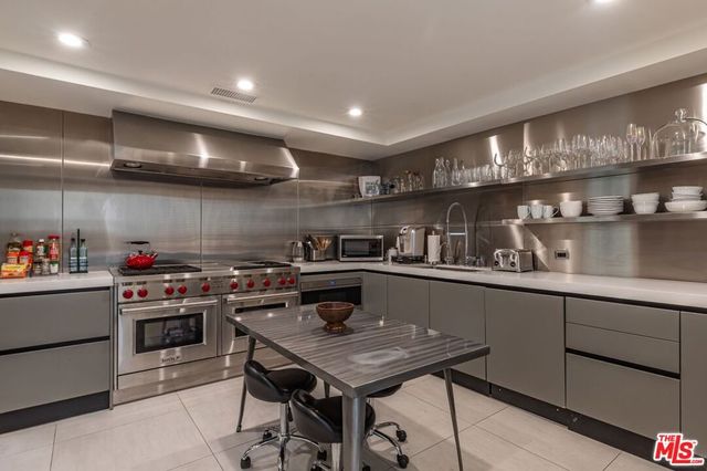 2571 Wallingford Drive, Beverly Hills, CA 90210