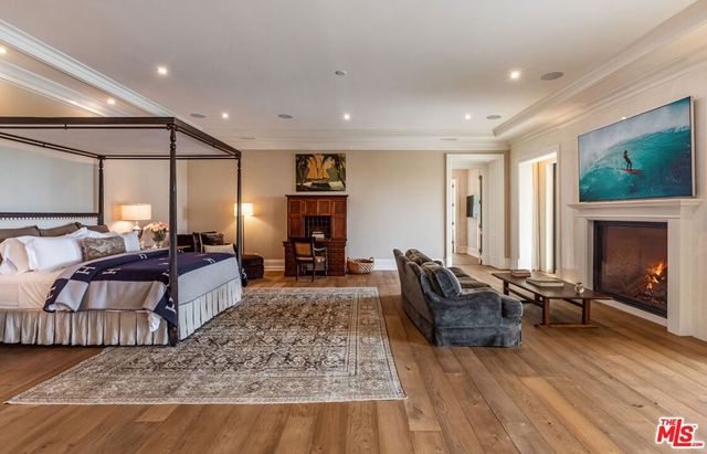 2571 Wallingford Drive, Beverly Hills, CA 90210