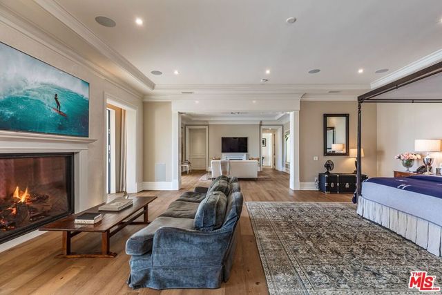 2571 Wallingford Drive, Beverly Hills, CA 90210