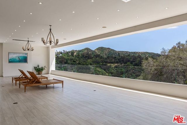 2571 Wallingford Drive, Beverly Hills, CA 90210