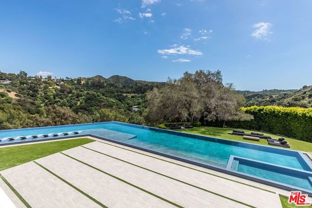 2571 Wallingford Drive, Beverly Hills, CA 90210