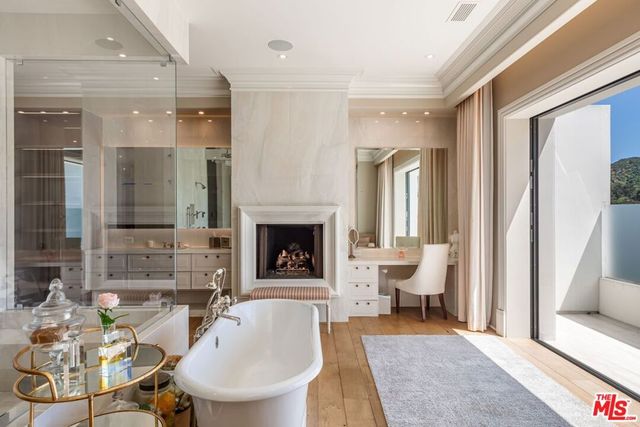 2571 Wallingford Drive, Beverly Hills, CA 90210