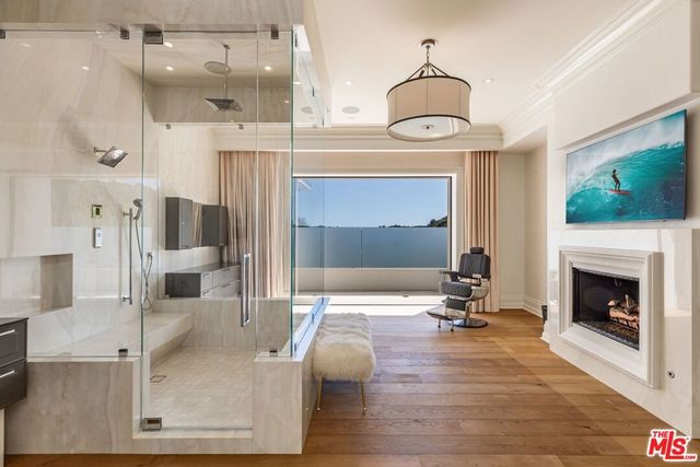 2571 Wallingford Drive, Beverly Hills, CA 90210