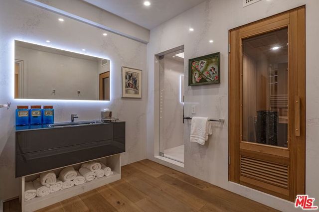 2571 Wallingford Drive, Beverly Hills, CA 90210