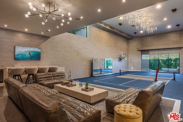 2571 Wallingford Drive, Beverly Hills, CA 90210