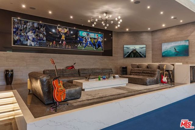 2571 Wallingford Drive, Beverly Hills, CA 90210