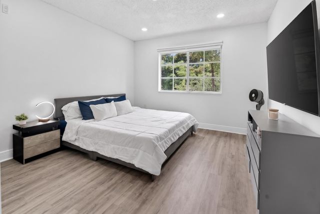8020 N Nob Hill Road 305, Tamarac, FL 33321