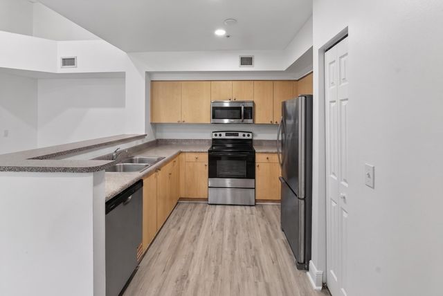 8020 N Nob Hill Road 305, Tamarac, FL 33321