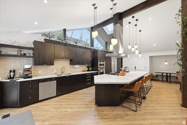 10873 S LOSTWOOD DR, Sandy, UT 84092