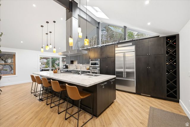 10873 S LOSTWOOD DR, Sandy, UT 84092