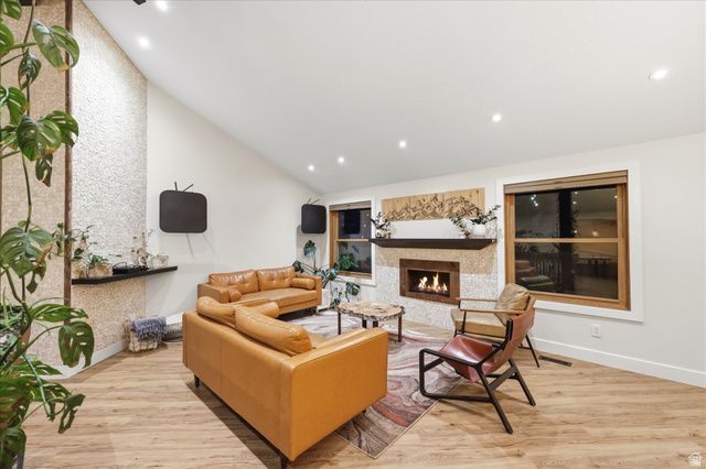 10873 S LOSTWOOD DR, Sandy, UT 84092