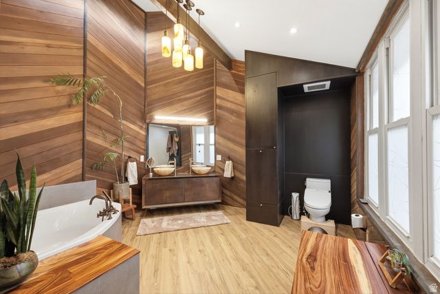 10873 S LOSTWOOD DR, Sandy, UT 84092