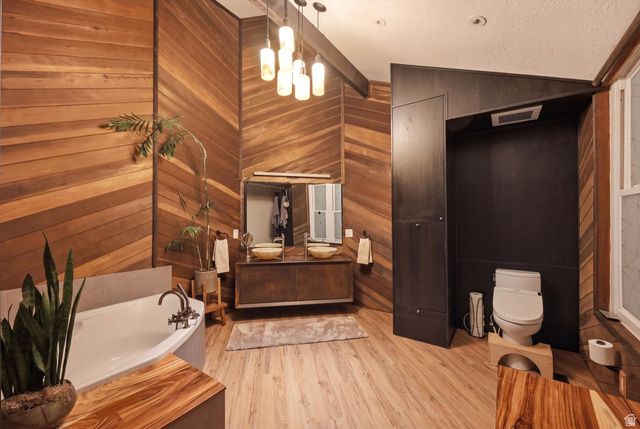 10873 S LOSTWOOD DR, Sandy, UT 84092