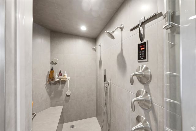 10873 S LOSTWOOD DR, Sandy, UT 84092