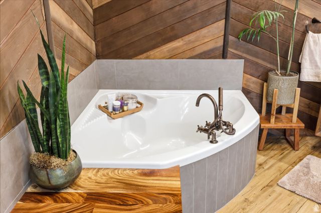 10873 S LOSTWOOD DR, Sandy, UT 84092