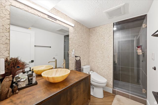 10873 S LOSTWOOD DR, Sandy, UT 84092