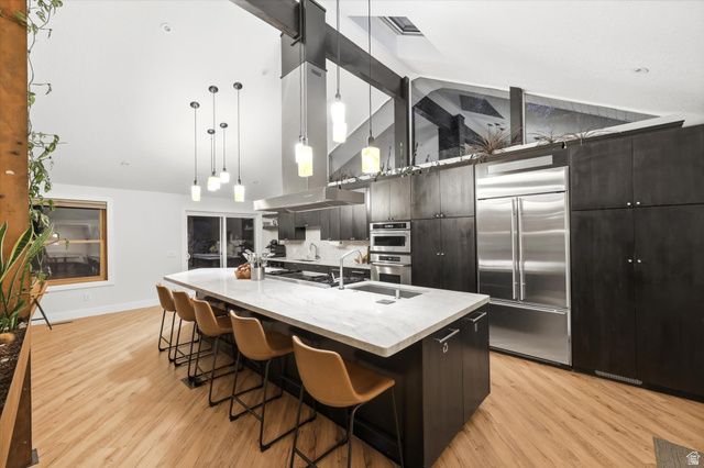 10873 S LOSTWOOD DR, Sandy, UT 84092