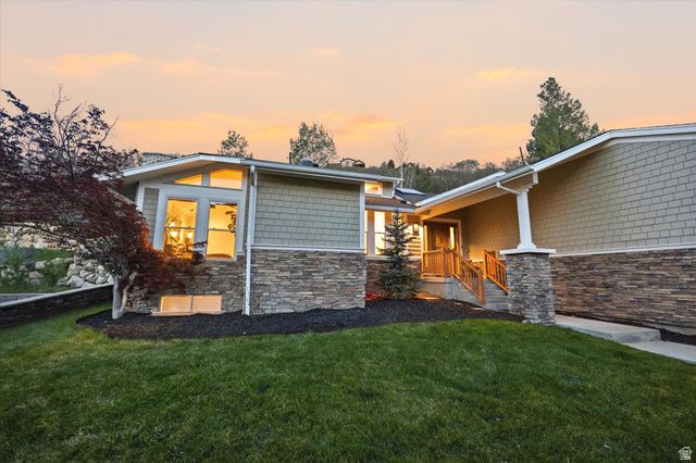 10873 S LOSTWOOD DR, Sandy, UT 84092