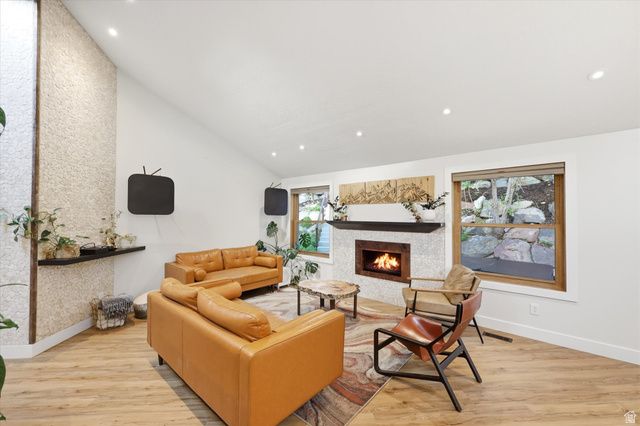 10873 S LOSTWOOD DR, Sandy, UT 84092