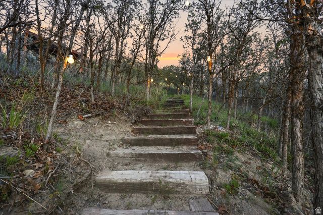 10873 S LOSTWOOD DR, Sandy, UT 84092