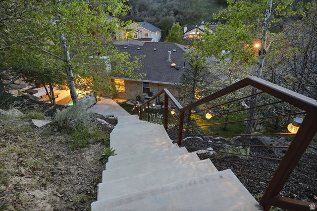 10873 S LOSTWOOD DR, Sandy, UT 84092