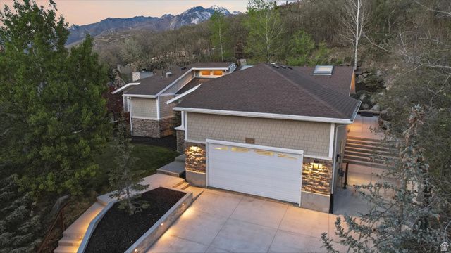 10873 S LOSTWOOD DR, Sandy, UT 84092
